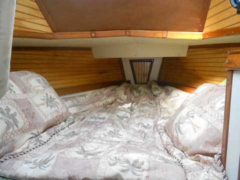 1980 Endeavour Sailboat V-berth 