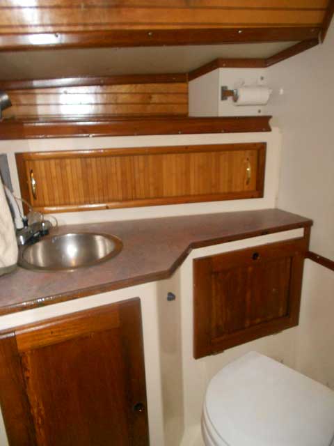 1980 Endeavour 32 Sailboay Head