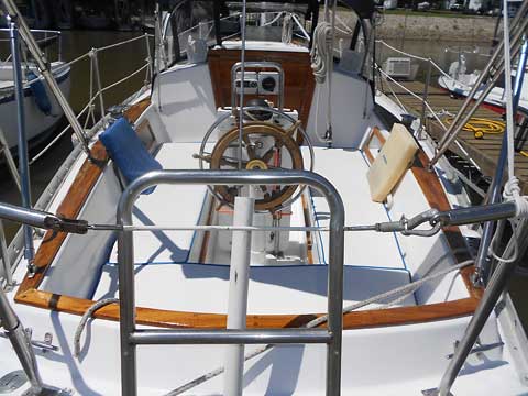 1980 Endeavour 32 Sailboat Cockpit