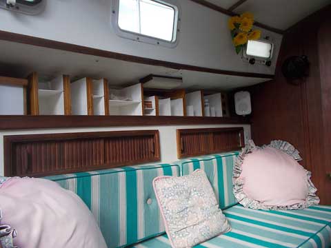 1979 Endeaovur 32 Sailboat
