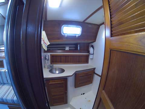 1980 Endeavour 32 Sailboat Head