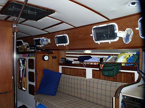 1979 Endeavour 32 Sailboat Salon