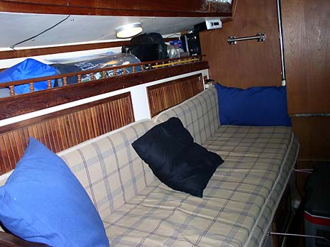 1979 Endeavour 32 Sailboat Salon