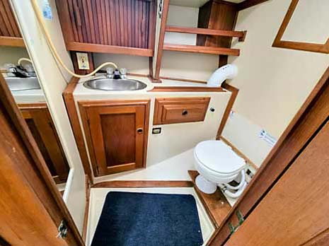 1985 Endeavour 33 Sailboat - Head