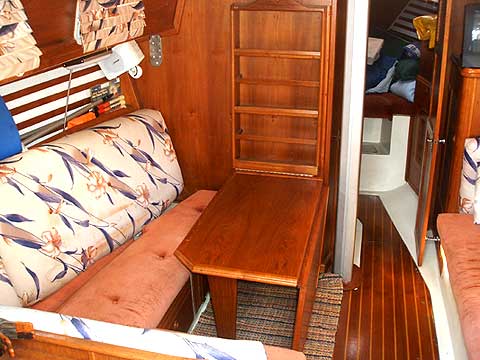 Endeavour 33 Salboat Salon
