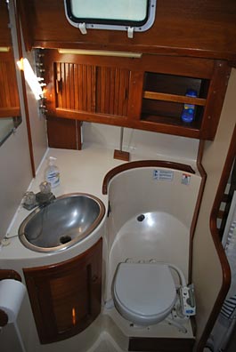 1984 Endeavour 38 Sailboat Head