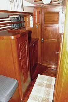1983 Endeavour 40 Sailboat Hallway to Aft Cabin