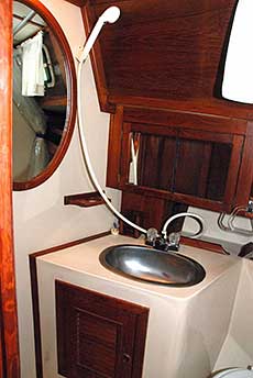 1983 Endeavour 40 Sailboat V-Berth Head