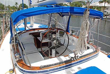 1983 Endeavour 40 Sailboat Cockpit