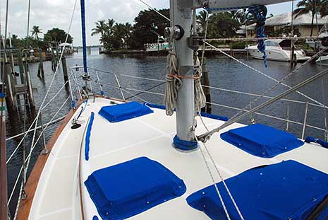 1983 Endeavour 40 Sailboat Forward Deck