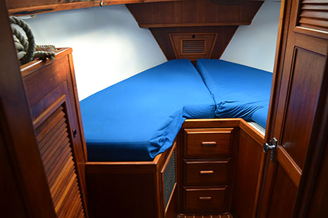 Endeavour 40 Sailboat