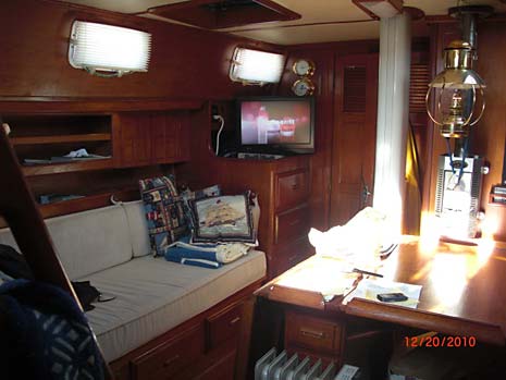 Endeavour 40 Sloop Saloon