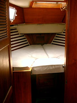 Endeavour 40 Sloop V-Berth