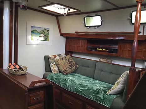 Endeavour 40 Sailboat - Salon