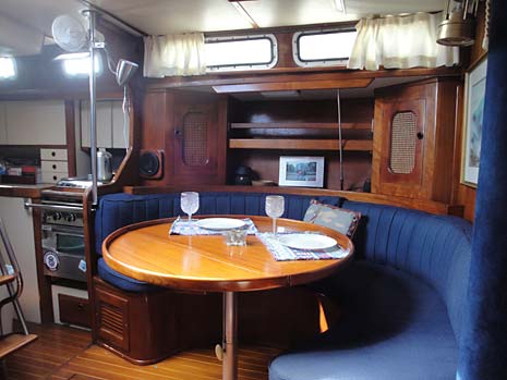 1985 Endeavour 42 Sailboat Salon