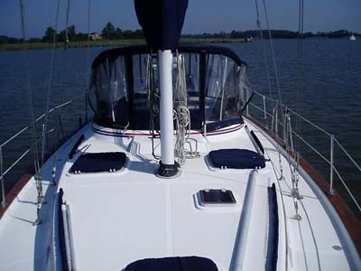 Endeavour 42 Foredeck