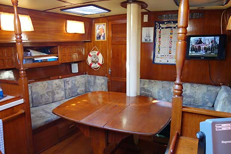 1978 Endeavour 43 Sailboat Salon