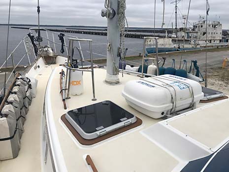 1983 Endeavour 43 Ketch Foredeck