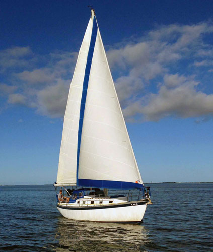 Endeavour 32 sailboat "Everlasting Moon"