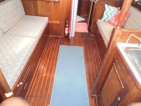 1983 Endeavour 35 Sailboat Salon