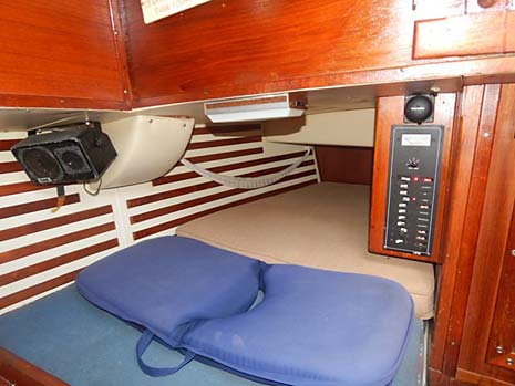 1980 Endeavour 37 Ketch Pilot Berth