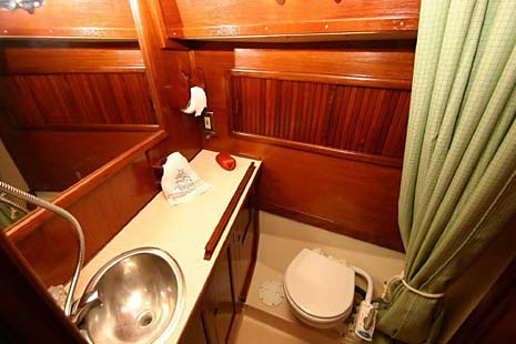 1980 Endeavour 37 Head