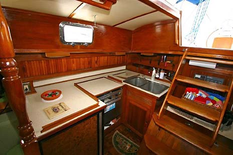 1`980 Endeavour 37 Plan-B Galley