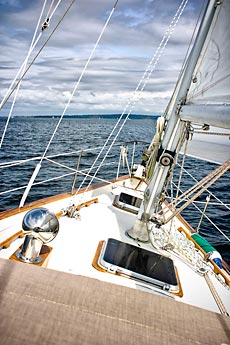 Endeavour 37 Sailboat foredeck