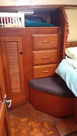 1981 Endeavour 40 Sailboat — Aft Stateroom