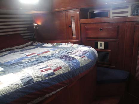 1985 Endeavour 42 Sailboat Berth