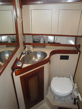 1985 Endeavour 42 Sailboat Head