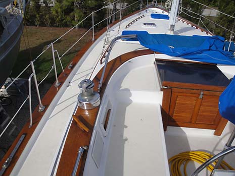 1985 Endeavour 42 Sailboat Deck