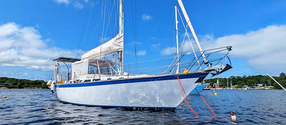 Endeavour 42 Center Cockpit Sailboat